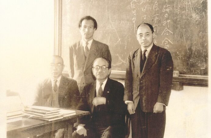 長谷川良信氏（前列中央）、吉田久一先生（後列左）